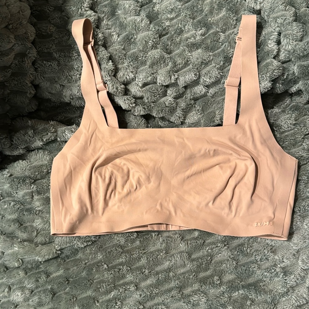 Skims shapewear bra